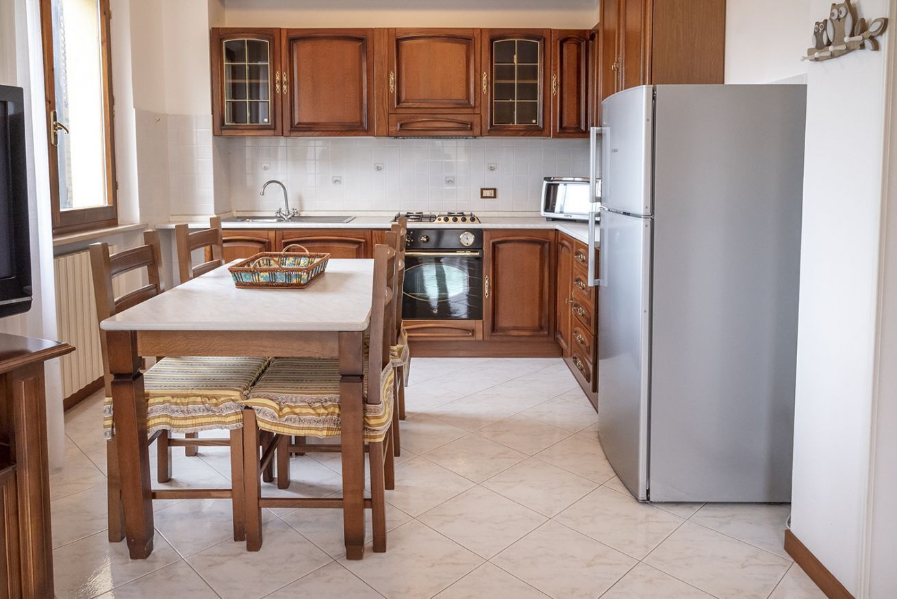 Refrigerador, horno y comedor 