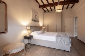 2 habitaciones, tabla de planchar con plancha, wifi y ropa de cama