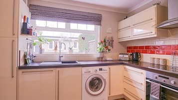 Lave-vaisselle, bouilloire électrique, grille-pain