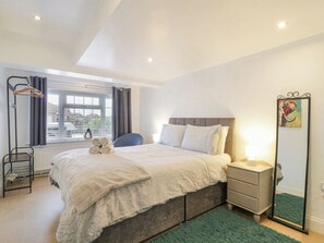 5 makuuhuonetta, yksilöllisesti sisustettu, yksilöllisesti kalustettu