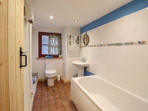 Shower - The Long House (Betws-Y-Coed)