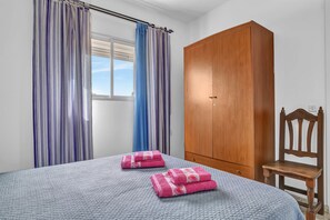 2 slaapkamers, een strijkplank/strijkijzer, gratis wifi, beddengoed