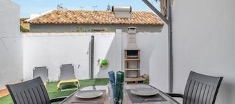 Holiday Home 'Casa Rafael' with Sea View, Wi-Fi and Air Conditioning