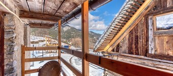 Chalet 'Tomidicarta' with Mountain View, Private Terrace and Wi-Fi