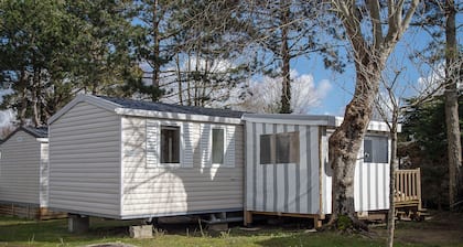 Mobile Home 'Mobil Home Luminosa Plage À 2,5 Km' with Shared Pool, Terrace and Air Conditioning