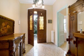 Interior - Apartment 'Appartamento In Villa La Baronessa' with Private Garden and Wi-Fi (Sanremo)