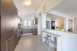 Refrigerador, horno, parrilla de estufa y lavavajillas 