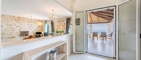 المنشأة من الداخل