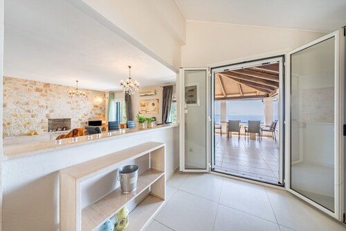 Villa 'Salvia' with Sea View, Wi-Fi and Air Conditioning