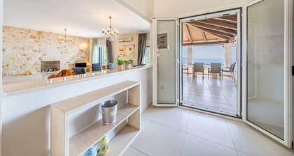 Villa 'Salvia' with Sea View, Wi-Fi and Air Conditioning