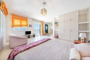 1 habitación, tabla de planchar con plancha, wifi gratis y ropa de cama 