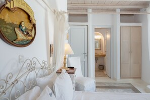 4 bedrooms, WiFi, bed sheets