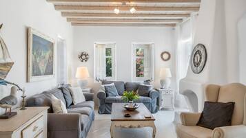 TV, fireplace, DVD player