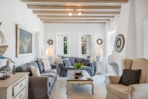 TV, fireplace, DVD player