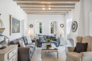 Tv, eldstad och dvd-spelare