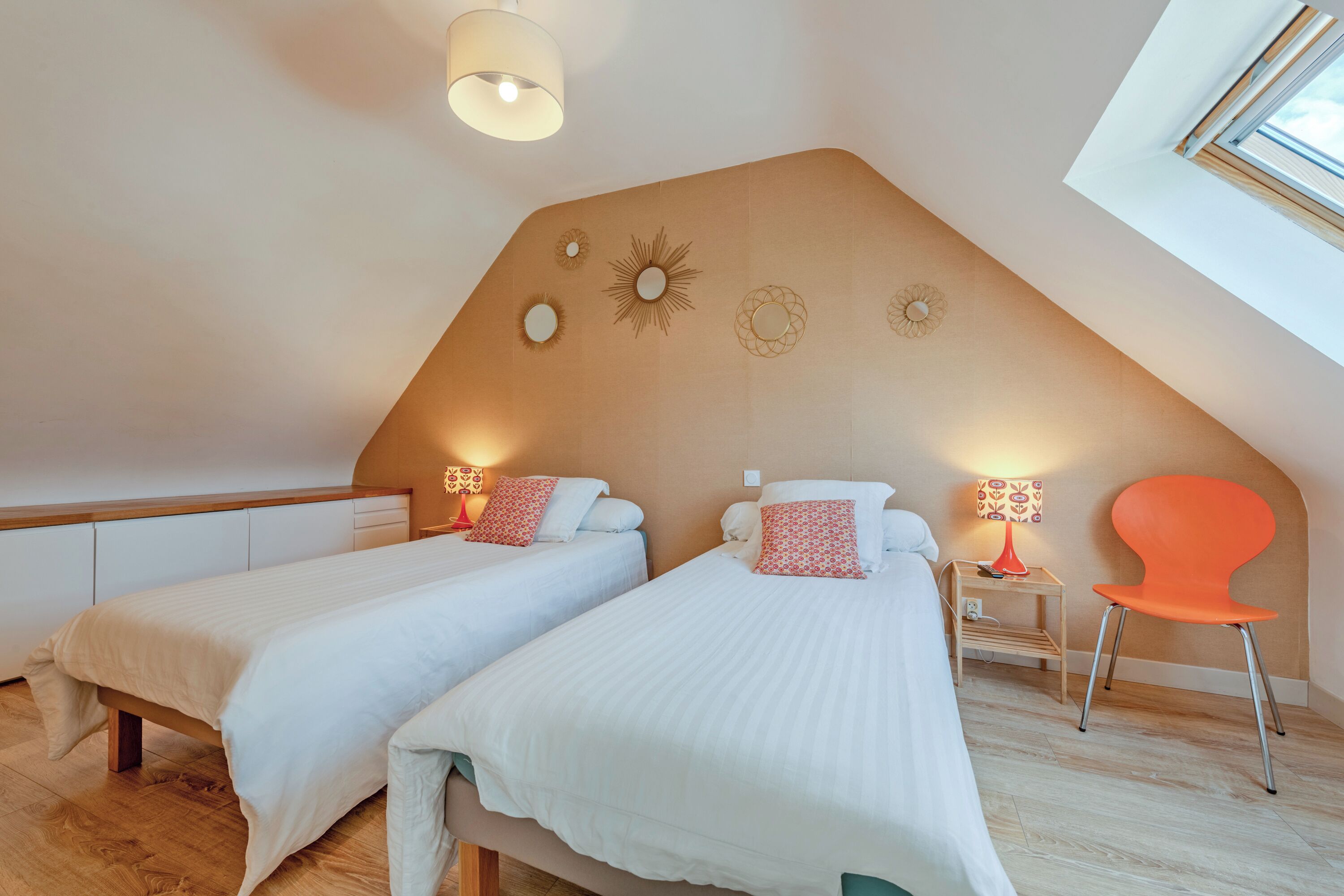 2 chambres, fer et planche à repasser, Wi-Fi gratuit, draps fournis