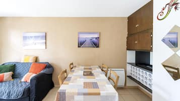 Télévision, table de tennis de table