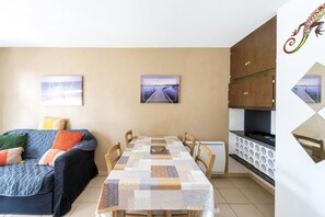 Télévision, table de tennis de table