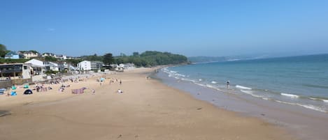 Una spiaggia nelle vicinanze