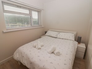 2 bedrooms, individually decorated, individually furnished, free WiFi - 23 Coedrath Park (Saundersfoot)