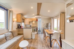 雪櫃、微波爐、焗爐、爐具