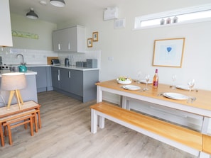 Fridge, dishwasher, electric kettle, toaster - 36 Coedrath Park (Saundersfoot)