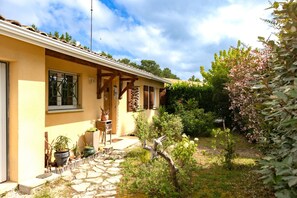 Exterior - Villa 'Maison Calme Et Vue Forêt' with Private Terrace and Wi-Fi (Andernos-les-Bains)