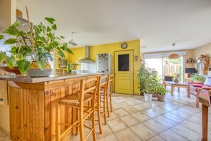 Interior - Villa 'Maison Calme Et Vue Forêt' with Private Terrace and Wi-Fi (Andernos-les-Bains)