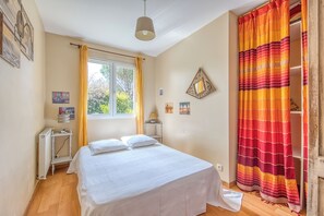 3 slaapkamers, een strijkplank/strijkijzer, gratis wifi