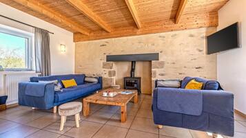 Televisie en een open haard