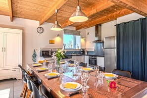 Dining - Holiday Home 'Gîte With Private Heated Pool' with Private Terrace, Garden & Wi-Fi (Plouguerneau)