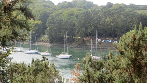 Marina - Holiday Home 'Gîte With Private Heated Pool' with Private Terrace, Garden & Wi-Fi (Plouguerneau)