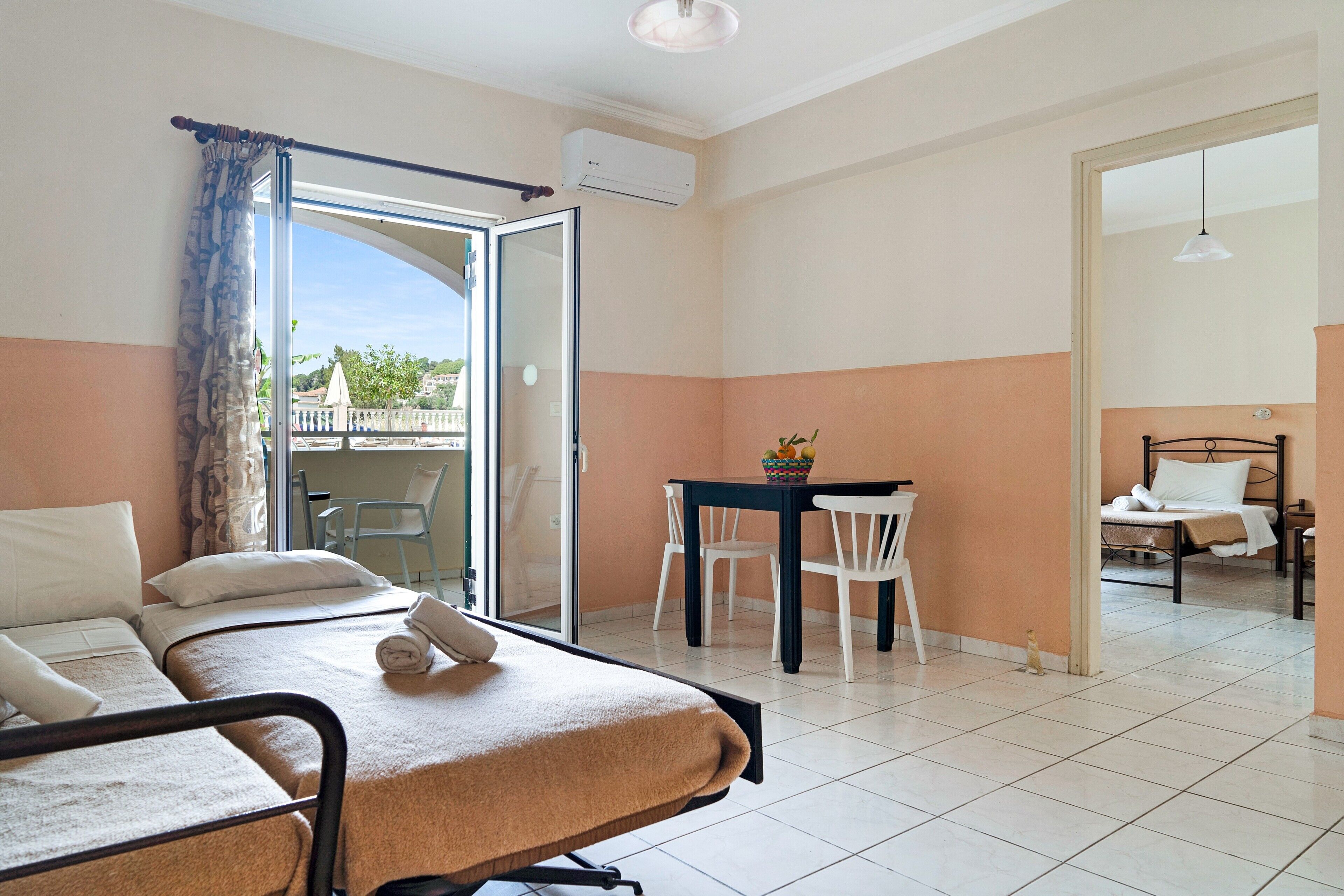 Accès au Wi-Fi (inclus), literie fournie