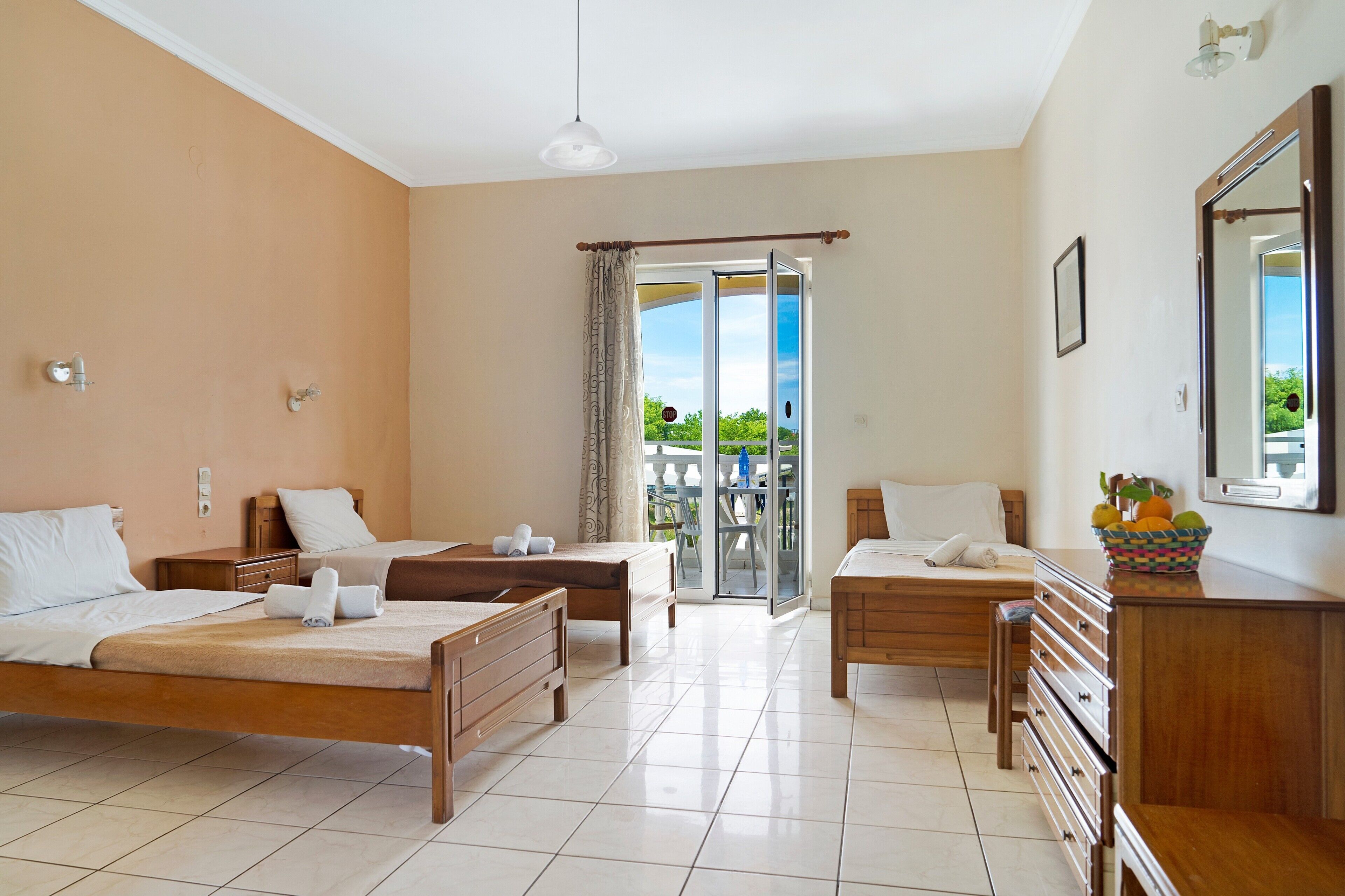 Accès au Wi-Fi (inclus), literie fournie