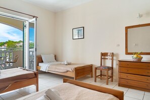 Free WiFi, bed sheets - Studio 'Sandy Maria Studio 205' with Shared Pool, Wi-Fi (Zante)