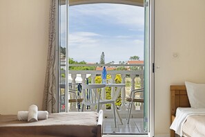 واي فاي مجانًا وملاءات أسرّة