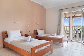 Free WiFi, bed sheets - Studio 'Sandy Maria Studio 403' with Shared Pool, Wi-Fi, and Air Conditioning (Zante)