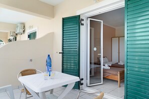 Outdoor dining - Studio 'Sandy Maria Studio 601' with Shared Pool, Wi-Fi (Zante)