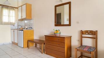 Fridge, stovetop, electric kettle, cookware/dishes/utensils