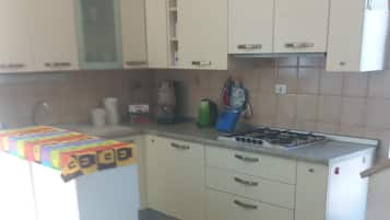 Refrigerador, horno, placa de cocina, lavavajillas