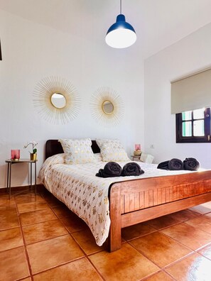 3 bedrooms, iron/ironing board, free WiFi, bed sheets