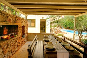 Outdoor dining - Villa 'Telina Ideales Resort' with Sea View, Wi-Fi and Air Conditioning (kefalonia)