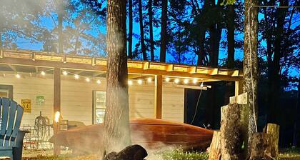 Charming Summer Getaway 3-bedroom house in enchanting Mount Ida with WiFi, AC