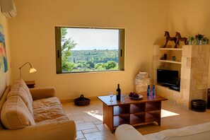 Tv, pejs, dvd-afspiller, stereoanlæg