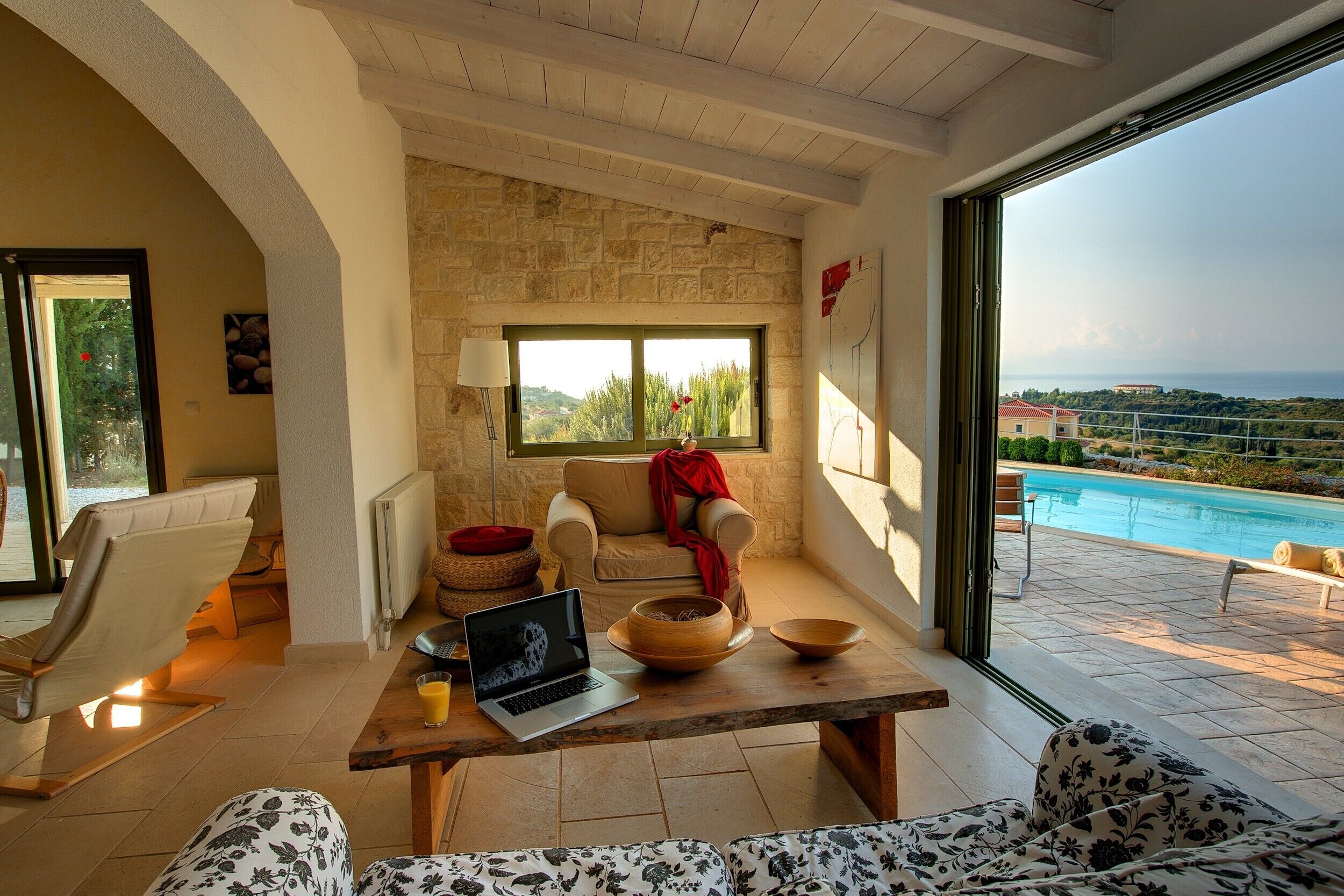 Tv, dvd-spelare och en stereo