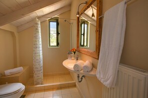 Shower, hair dryer, towels - Villa 'Mataki Ideales Resort' with Sea View, Wi-Fi and Air Conditioning (kefalonia)