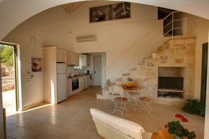 Interior - Villa 'Mataki Ideales Resort' with Sea View, Wi-Fi and Air Conditioning (kefalonia)