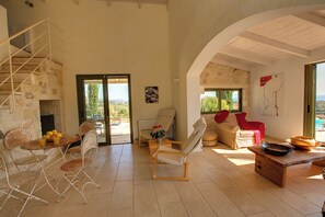 TV, DVD player, stereo - Villa 'Mataki Ideales Resort' with Sea View, Wi-Fi and Air Conditioning (kefalonia)
