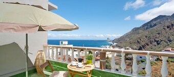 Holiday Home 'House In Anaga' with Sea View, Private Terrace, and Wi-Fi