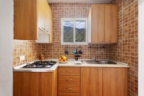 Fridge, microwave, stovetop, coffee/tea maker - Holiday Home 'House In Anaga' with Sea View, Private Terrace, and Wi-Fi (Almaciga)